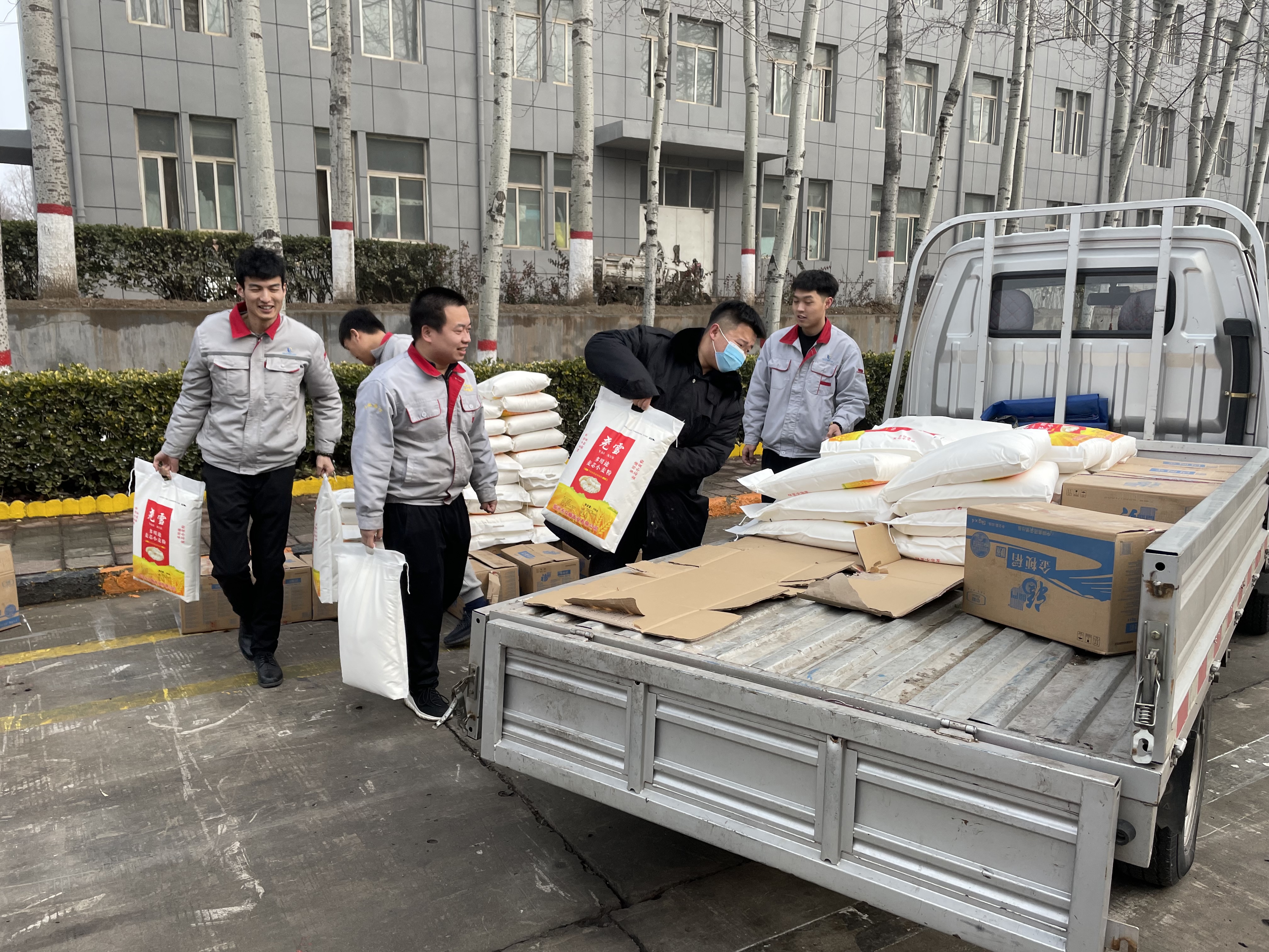 心系員工、溫暖新春——集團為全體職工發(fā)放春節(jié)福利